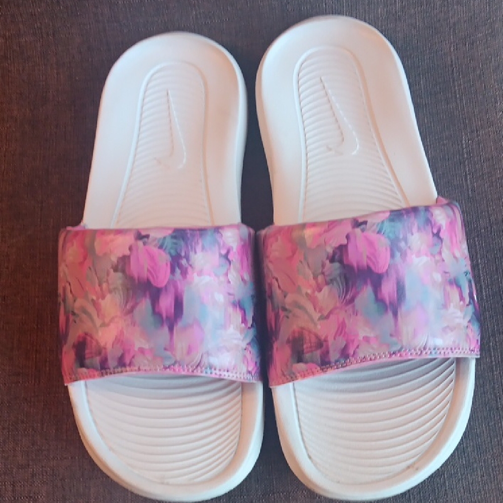 Women's Pre-Owned Nike Pink Floral Slides, Size 11